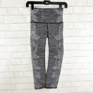 Lululemon Black & White Floral Dottie Tribe Cropped Wunder Under Women's Size 4